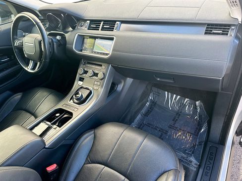 Used 2019 Land Rover Range Rover Evoque SE image 33