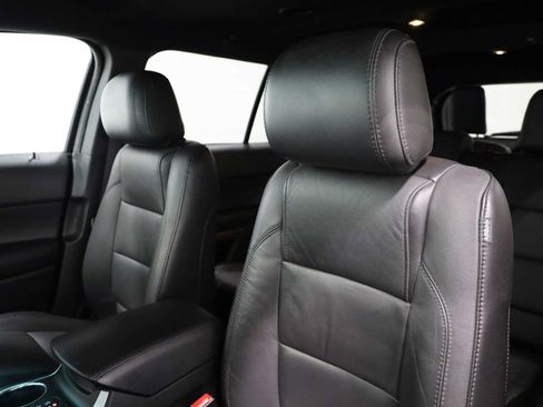 Used 2014 Ford Explorer XLT w/ Equipment Group 202A AWD/4WD image 18