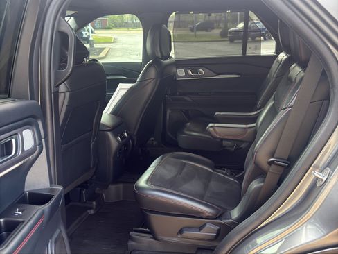 Used 2025 Ford Explorer ST AWD/4WD image 10