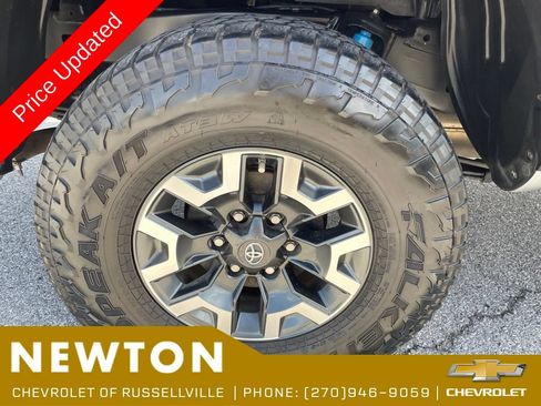 Used 2018 Toyota Tacoma TRD Off-Road w/ Technology Package RWD image 41