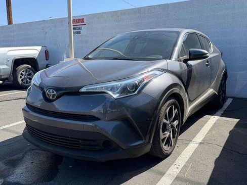 Used 2018 Toyota C-HR XLE FWD image 5
