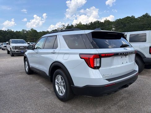 New 2026 Ford Explorer Active RWD image 10