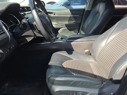 Used 2019 Toyota Camry SE FWD image 5