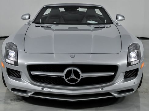 Used 2012 Mercedes-Benz SLS AMG Roadster image 5