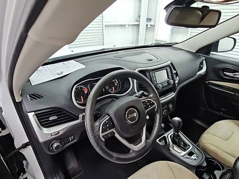 Used 2016 Jeep Cherokee Sport image 12