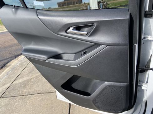 Used 2025 Chevrolet Equinox LT image 49