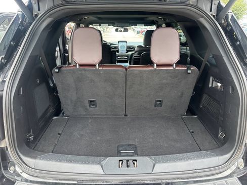 Used 2020 Ford Explorer Platinum w/ Premium Technology Package AWD/4WD image 19