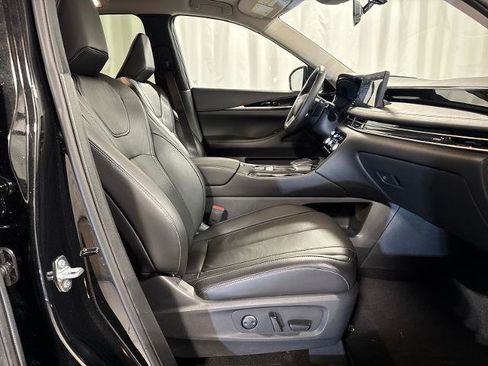 Certified 2025 INFINITI QX60 Pure AWD/4WD image 11