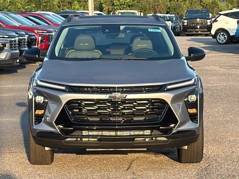 New 2026 Chevrolet Trax ACTIV w/ Sunroof Package FWD image 2