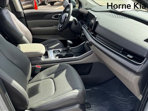 New 2026 Kia Carnival EX FWD image 18