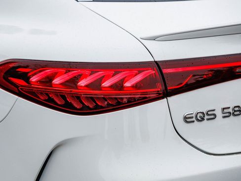 Certified 2022 Mercedes-Benz EQS 580 4MATIC Sedan image 8