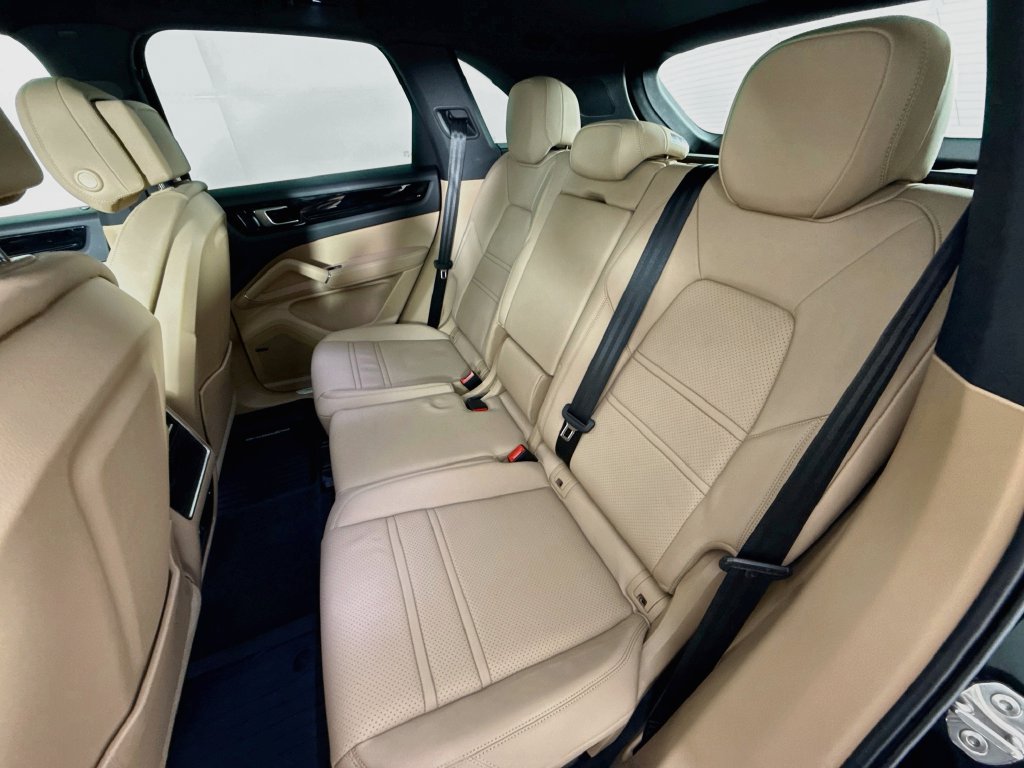 Certified 2023 Porsche Cayenne AWD/4WD image 26