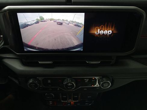 Used 2025 Jeep Wrangler Unlimited Rubicon AWD/4WD image 9