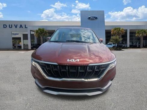 Used 2024 Kia Carnival LX FWD image 2