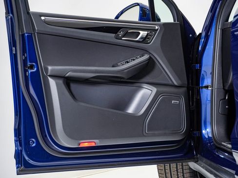 New 2026 Porsche Macan image 25