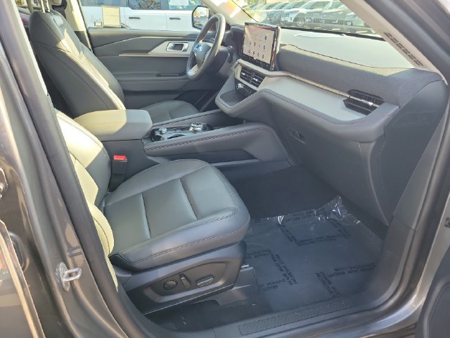 Used 2026 Ford Explorer Active w/ Active Comfort Package RWD image 16