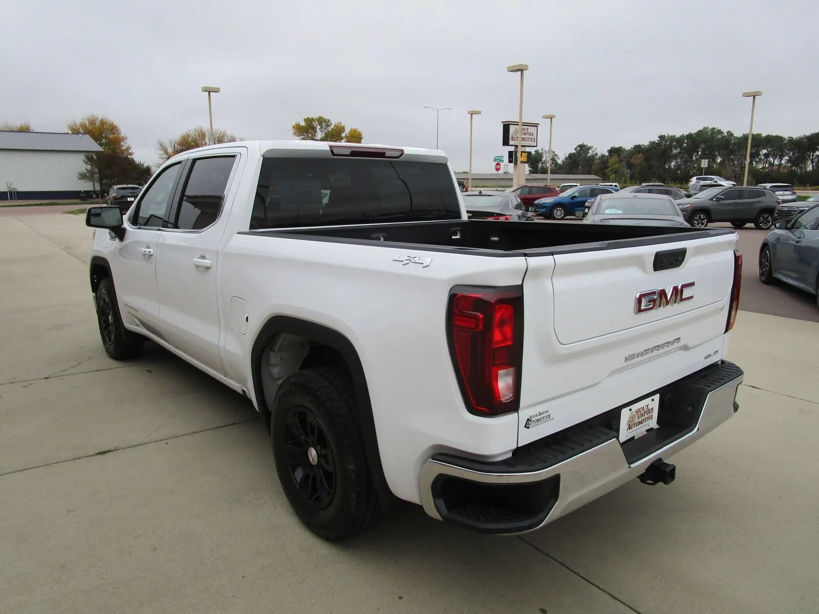Used 2024 GMC Sierra 1500 SLE AWD/4WD image 5