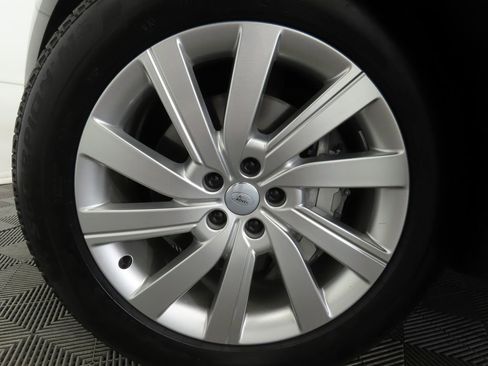 Certified 2025 Land Rover Range Rover Long Wheelbase SE image 29