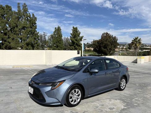 Used 2025 Toyota Corolla LE image 4