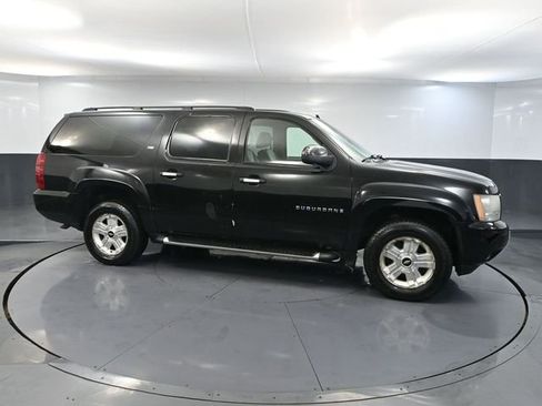 Used 2008 Chevrolet Suburban LT w/ LT Preferred Equipment Group image 3