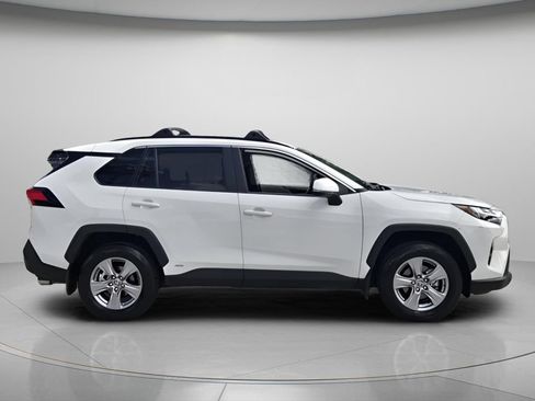 Used 2025 Toyota RAV4 XLE AWD/4WD image 3