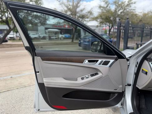 Used 2015 Hyundai Genesis 5.0 image 6