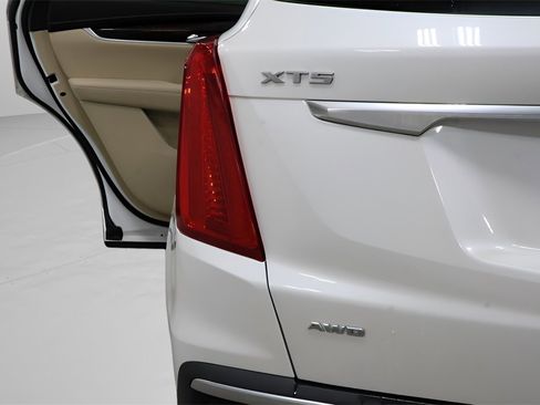 Used 2018 Cadillac XT5 Luxury image 37