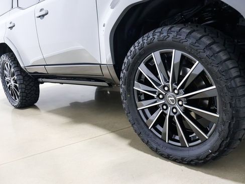 Used 2026 Lexus GX 550 w/ Accessory Package (2T) image 23