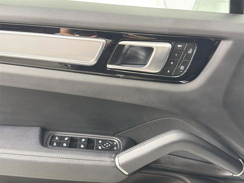Certified 2023 Porsche Cayenne Platinum Edition AWD/4WD image 31