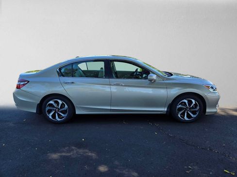 Used 2017 Honda Accord EX-L image 2