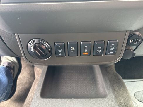 Used 2017 Nissan Frontier PRO-4X w/ Pro-4x Graphics Package image 16