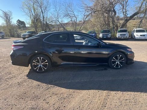Used 2019 Toyota Camry SE image 6