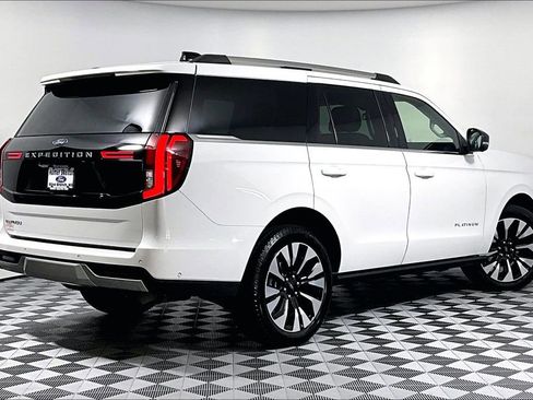 Used 2025 Ford Expedition Platinum w/ Driver's Package AWD/4WD image 12