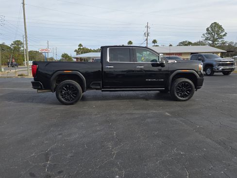 Used 2021 GMC Sierra 2500 Denali w/ Denali Black Diamond Edition image 8