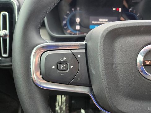 Used 2024 Volvo XC40 B5 Plus AWD/4WD image 29
