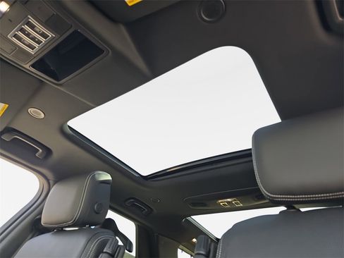 New 2026 Land Rover Discovery Limited Edition image 32