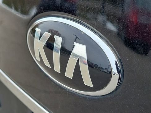 Used 2016 Kia Cadenza image 8