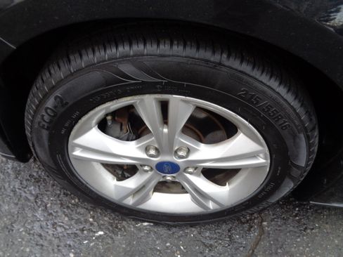 Used 2014 Ford Focus SE w/ SE Winter Package image 24