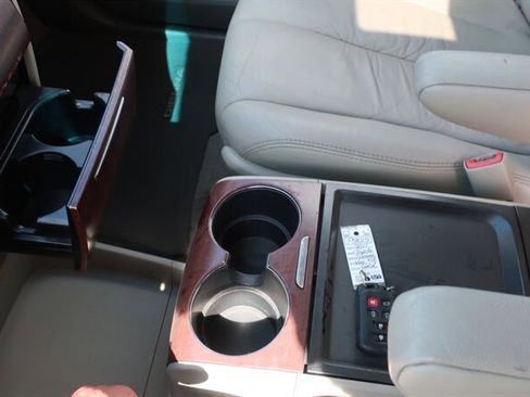 Used 2011 Toyota Sienna XLE w/ Premium Pkg image 27