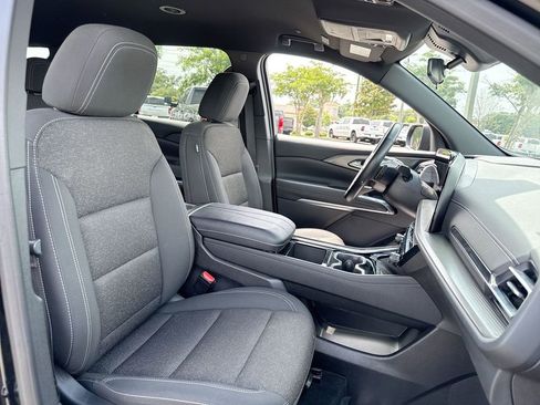 Used 2025 Chevrolet Traverse LT FWD image 28