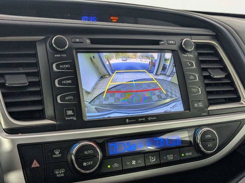 Used 2016 Toyota Highlander Limited FWD image 22