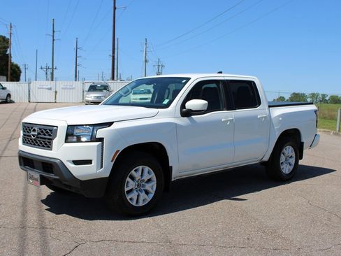 Used 2022 Nissan Frontier SV AWD/4WD image 2