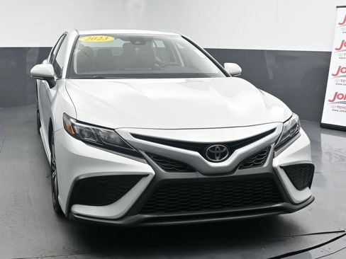 Used 2023 Toyota Camry SE image 3