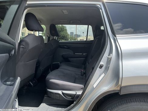 Used 2022 Toyota Highlander LE AWD/4WD image 10