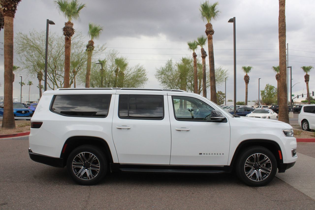 Used 2023 Jeep Wagoneer L Series II AWD/4WD image 5