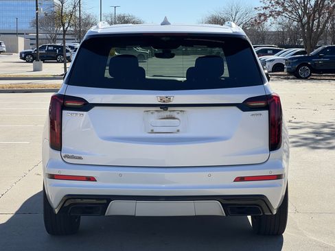 Used 2021 Cadillac XT6 Premium Luxury w/ LPO, ONYX Package image 8