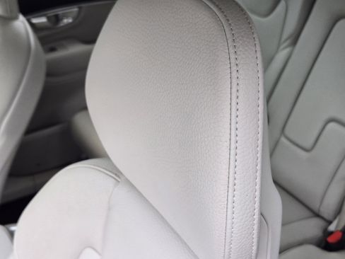 Used 2020 Volvo XC90 T6 Momentum image 16