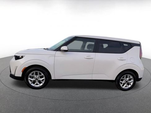 Used 2025 Kia Soul LX w/ LX Technology Package image 8