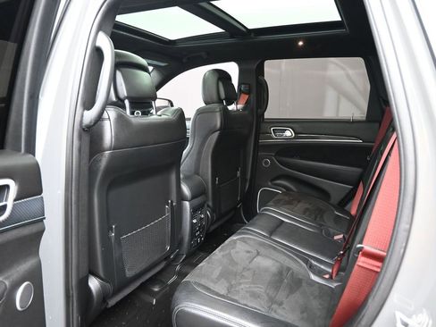 Used 2019 Jeep Grand Cherokee SRT image 26