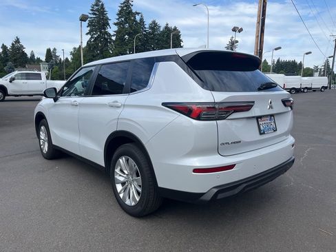 Used 2025 Mitsubishi Outlander ES AWD/4WD image 5